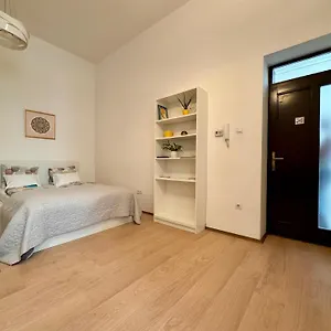 κάντε κράτηση εδώ